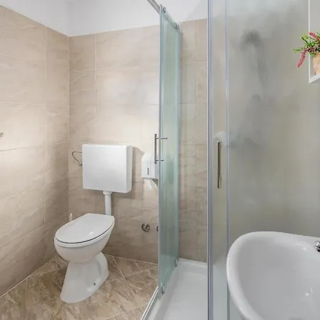 Beautiful In With Kitchen Holiday home *
