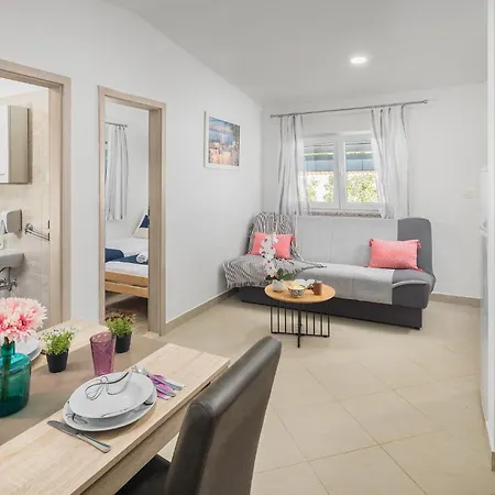 Holiday home Beautiful In With Kitchen Banjole