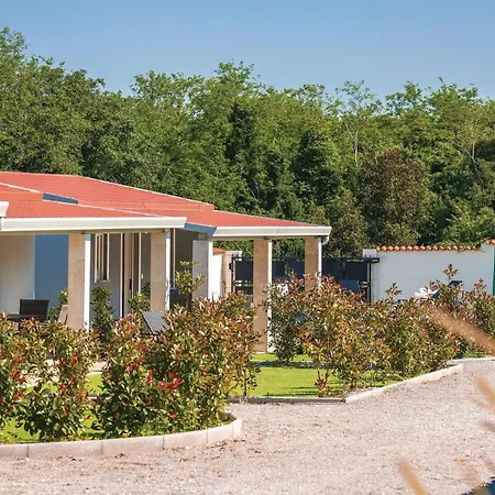Beautiful In With Kitchen Holiday home *